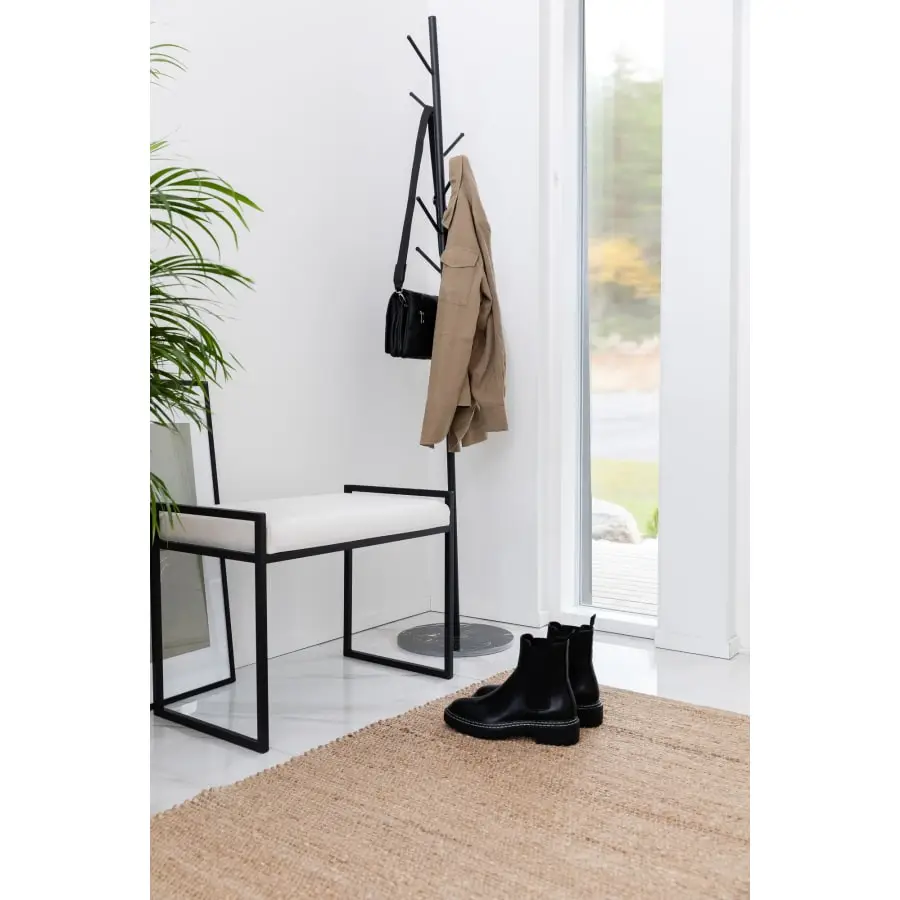 Aina Oksa Naulakko 4 Aina Oksa Naulakko - Image 2